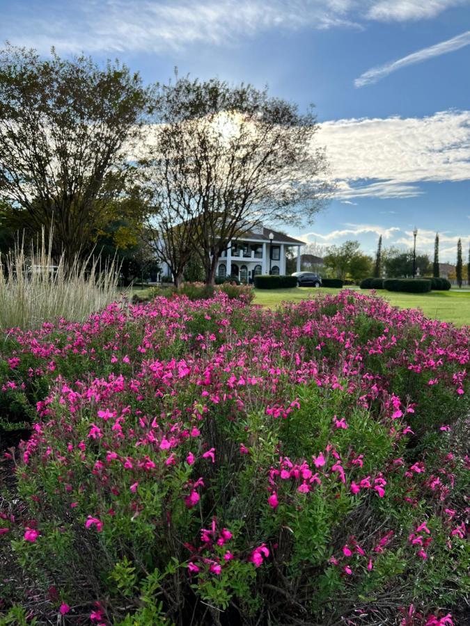 The Plantation House Boutique Inn Pflugerville Buitenkant foto